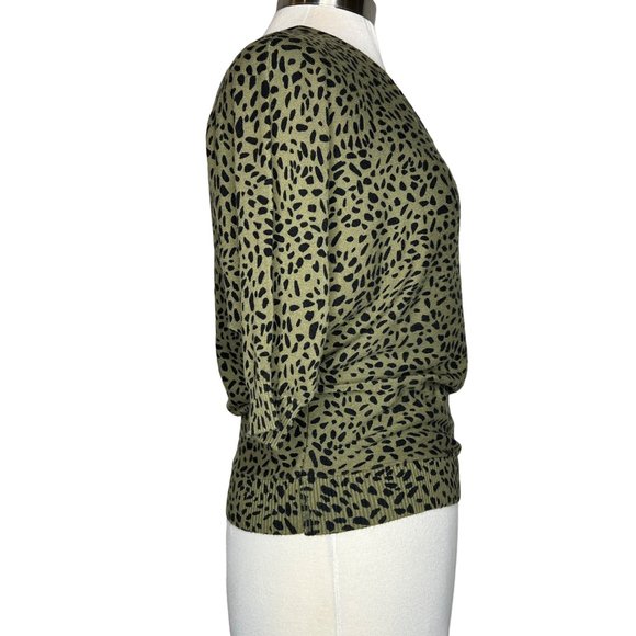Premise knit sweater size Medium pull over green black animalprint stretch V-nec - Picture 6 of 13